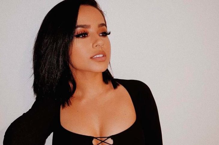 El ajustado y escotado modelito de Becky G