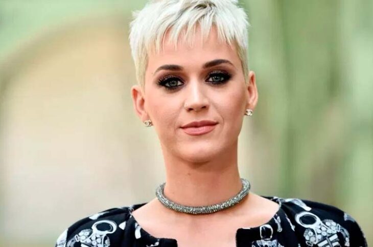 Retiran línea de zapatos de Katy Perry