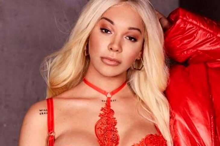 Modelo trans Munroe Bergdorf critica a Victoria’s Secret