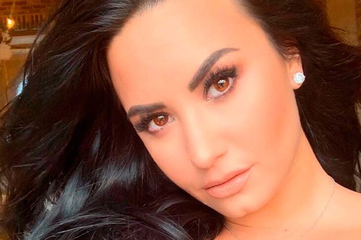 Demi Lovato se mandó flores a sí misma