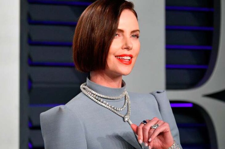 Charlize Theron impacta a los paparazzis