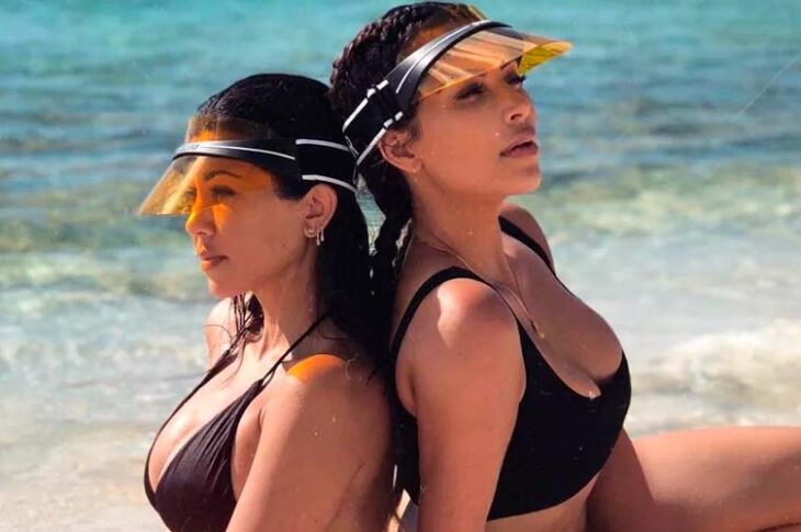 Kim y Kourtney Kardashian luciendo cuerpazo en bikini