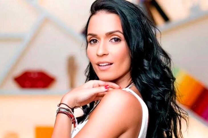 Diana Fuentes recibe disco de oro por "La vida me cambió"