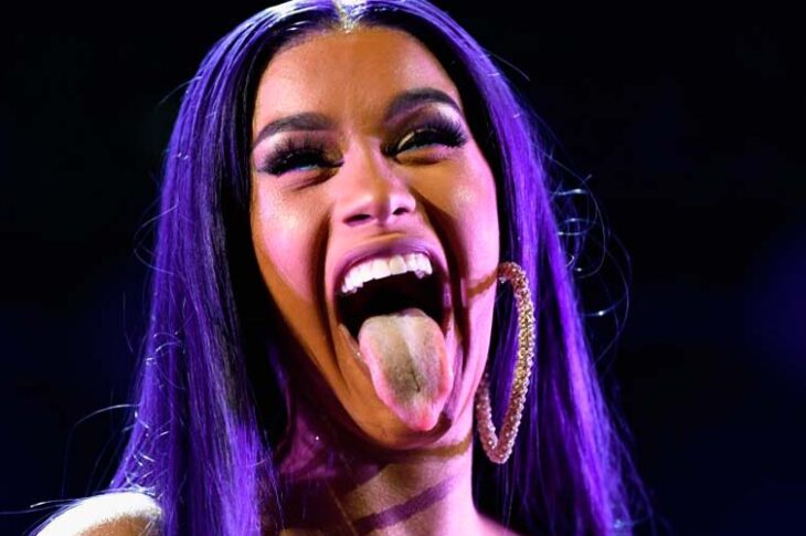 Cardi B explota contra una periodista en plena calle
