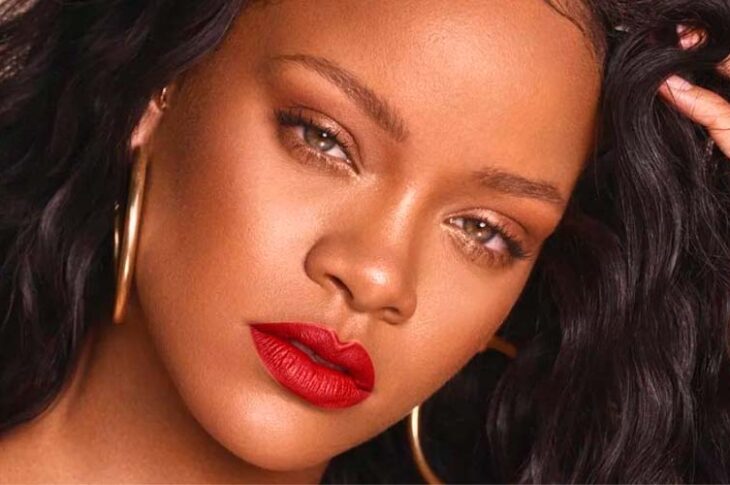 Rihanna se emociona con su profesor de la escuela