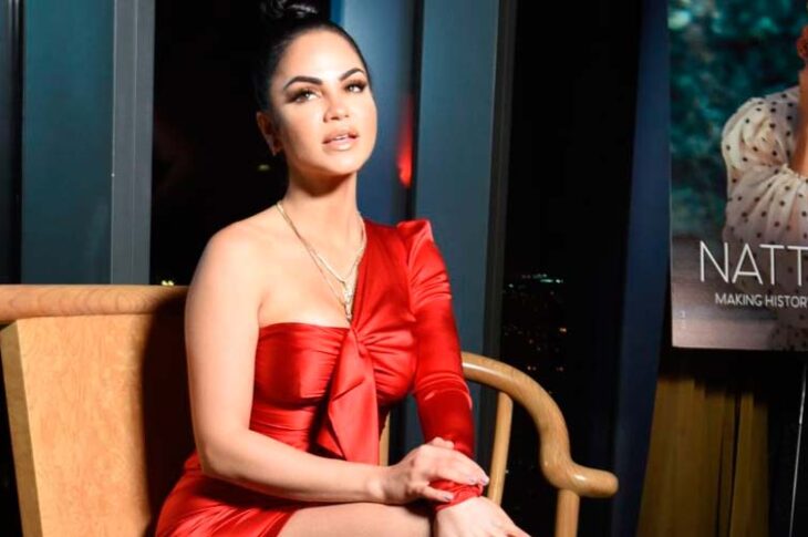 Natti Natasha es la chica del bikini rojo