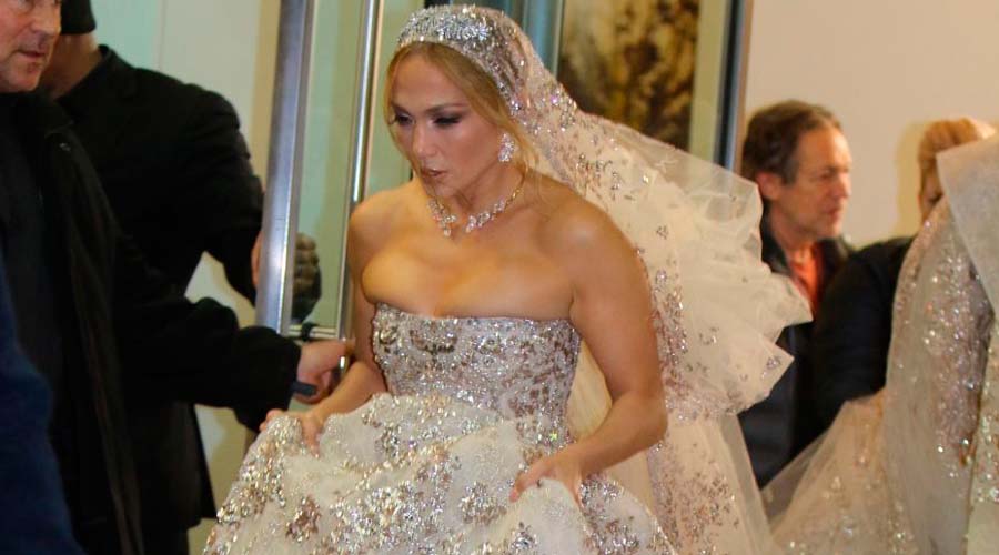 Captan a Jennifer López vestida de novia en Nueva York