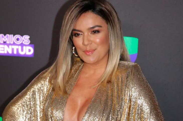 A Karol G no le gustó la atrevida lengüita de Royce Bell