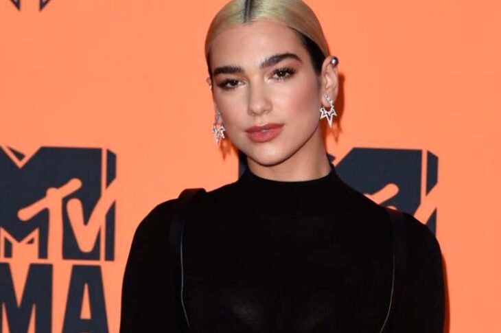 Dua Lipa aclara si les pide permiso a sus exnovios