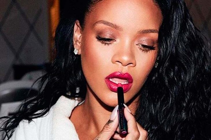 Rihanna muestra su línea de lencería para San Valentín
