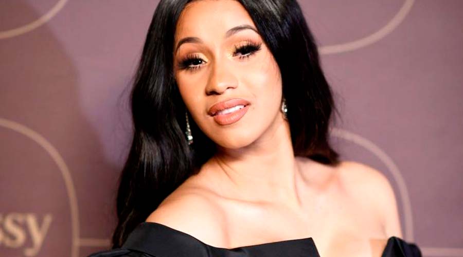 Cardi B con su Rey Misterio en Twitter