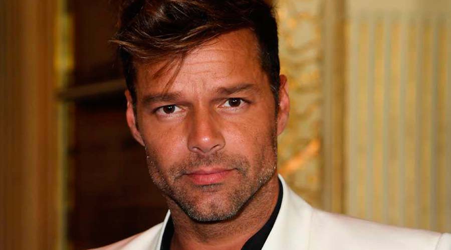 Ricky Martin sorprende con su tema “Tiburones”