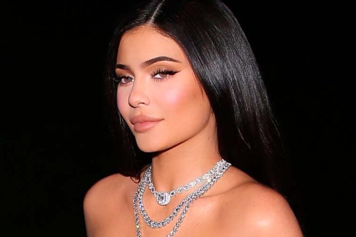 Kylie Jenner mantiene su cabello con un aceite de oro