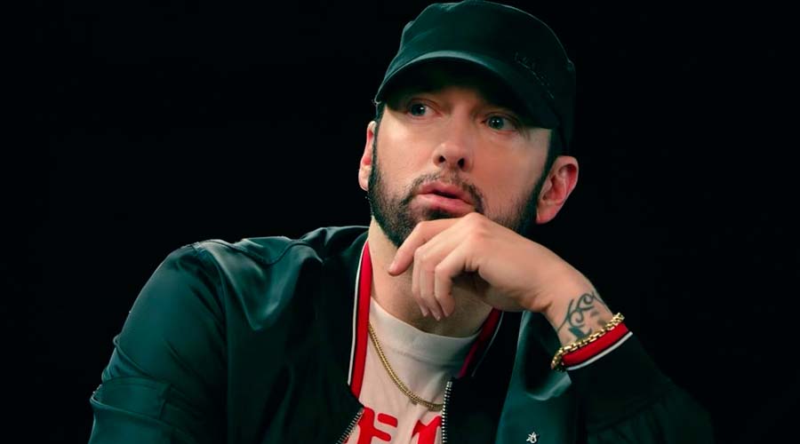 Eminem tuitea su número de teléfono para sus fans