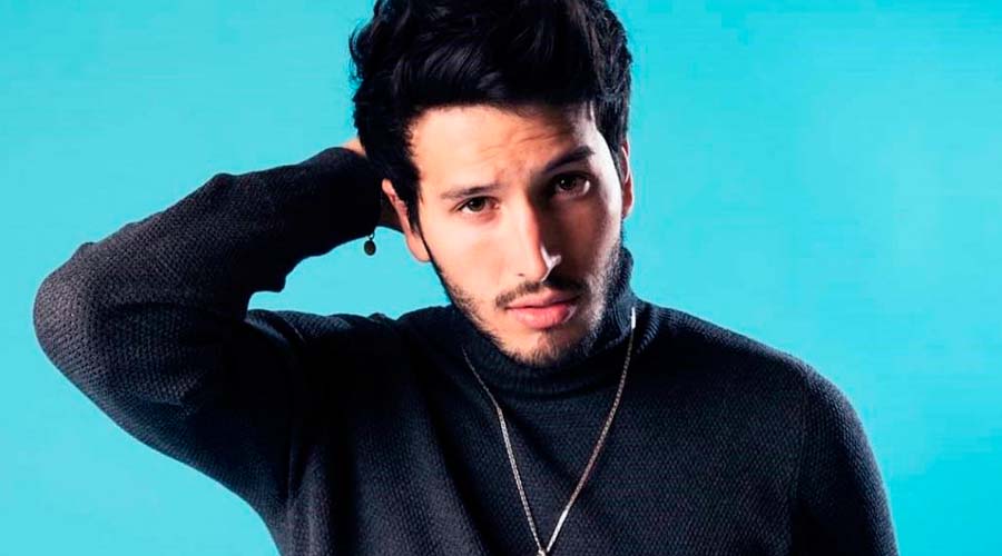 Sebastián Yatra y su manada de siete perros