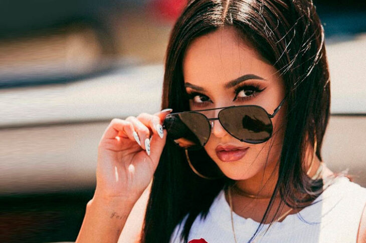Becky G aún no piensa en boda