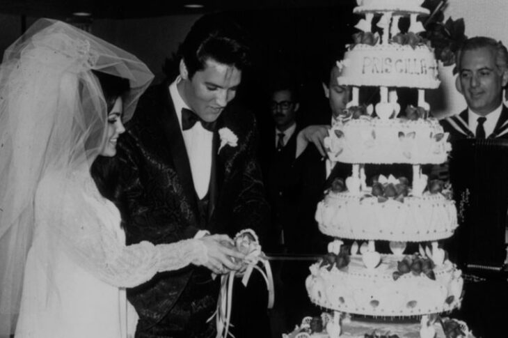 Malvenden la mansión futurista de Palm Springs