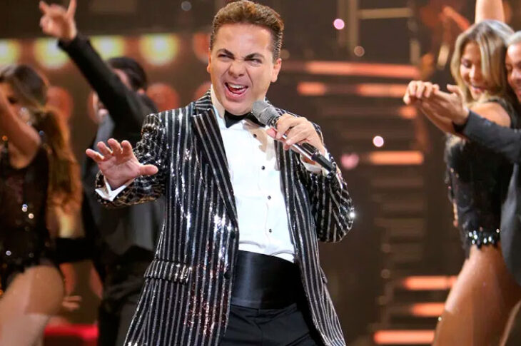 Cristian Castro muestra la cara de su novia