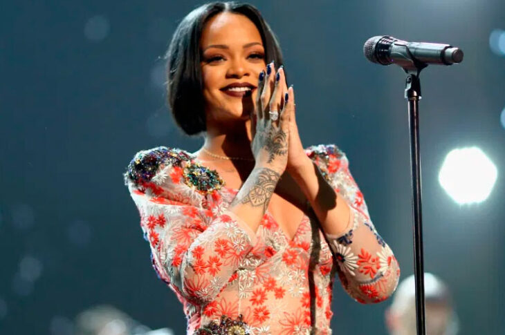 Rihanna cierra la división de lujo de su marca Fenty