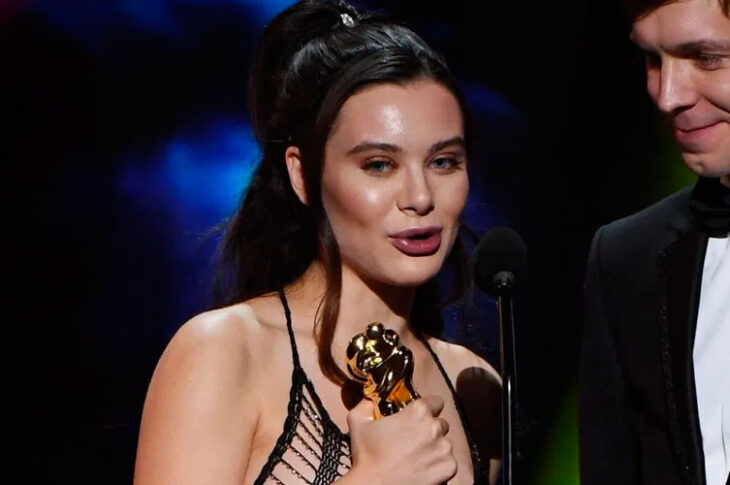 Lana Rhoades anuncia que está embarazada