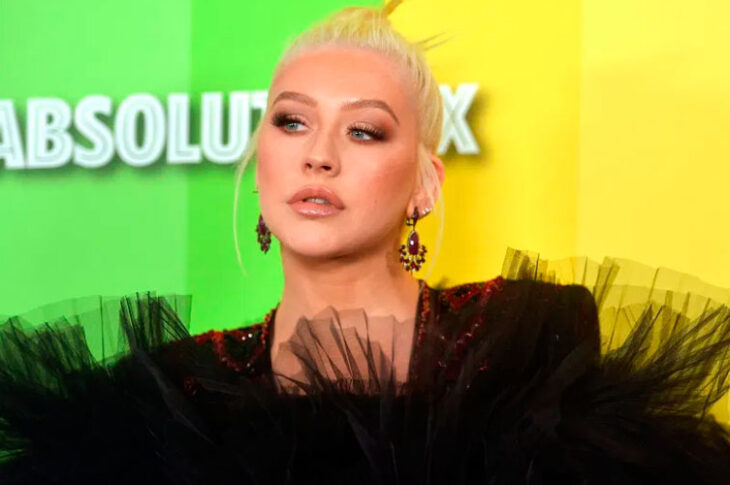 Christina Aguilera celebra el primer albúm que lanzó