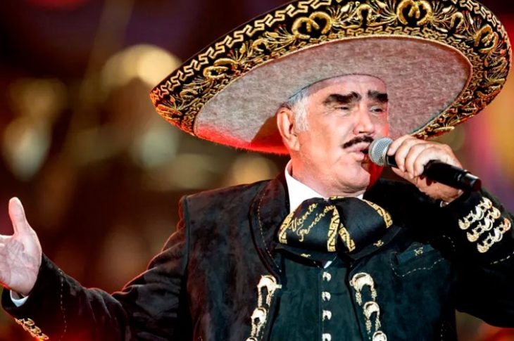 Salud de Vicente Fernández continúa mejorando