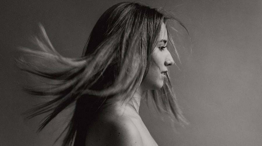 Elena Bella presenta su nuevo álbum "Pasajes conocidos"