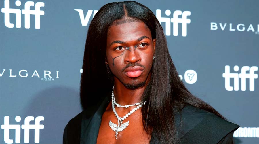 Lil Nas X anuncia nueva era musical con un vídeo escrito por él