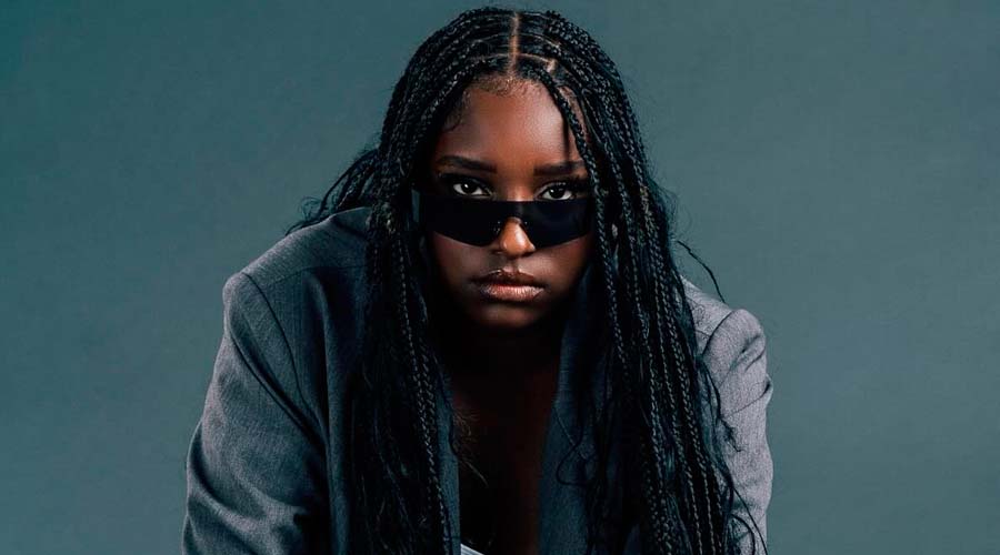 J Noa se desahoga con "ERA DE CRISTAL"