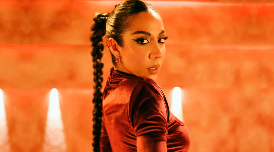 'Gata en Minifalda' de Maabelle: Un Canto de Libertad y Empoderamiento