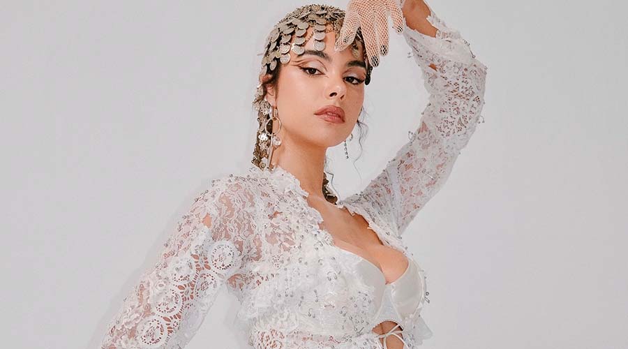 Bodine se mueve a su propio ritmo en “NALGAJE”