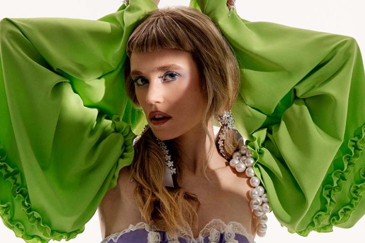 Roberta Nikita lanza su esperado álbum 'debut3000'