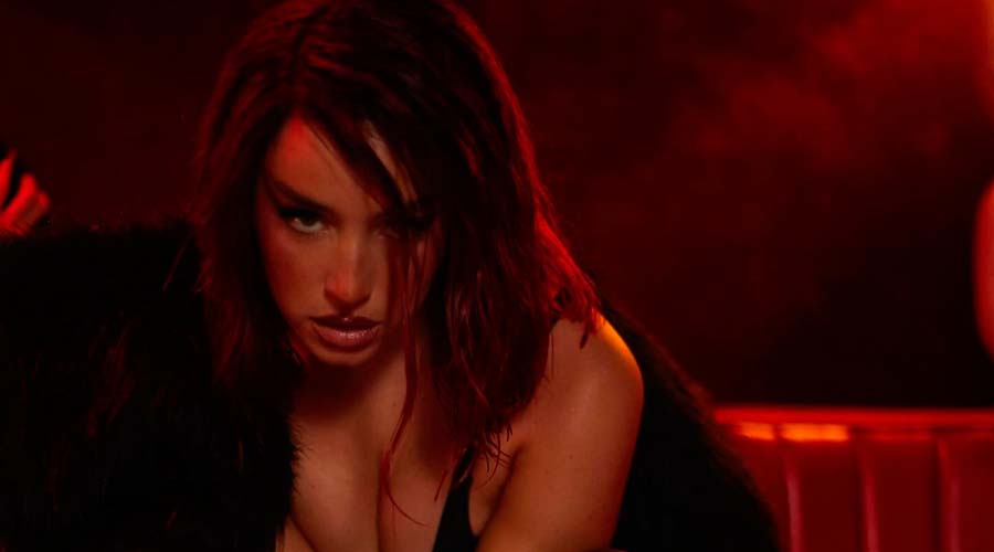 Lola Indigo presenta el tema y video de "La Reina"