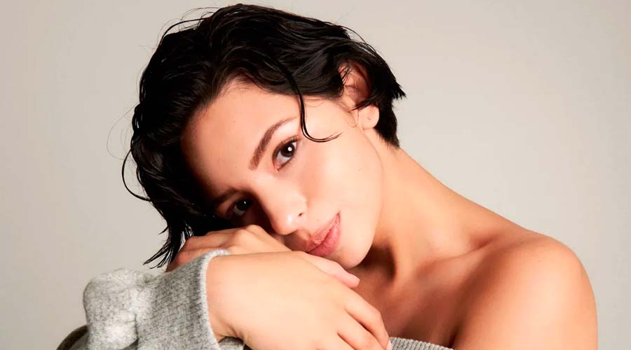 Ángela Aguilar criticada por presuntamente usar rellenos