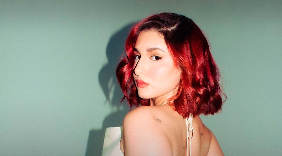 Valentina presenta su tema “veranito sad acústico”