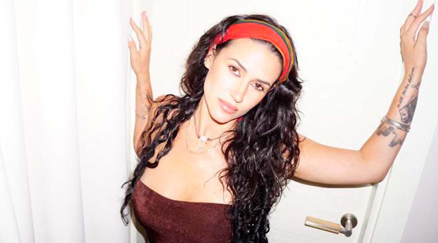 Kat Dahlia lanza su nuevo sencillo "REGINA"