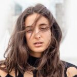 ALEXXANDRA continúa con el sonido techno, «How Do You Say»