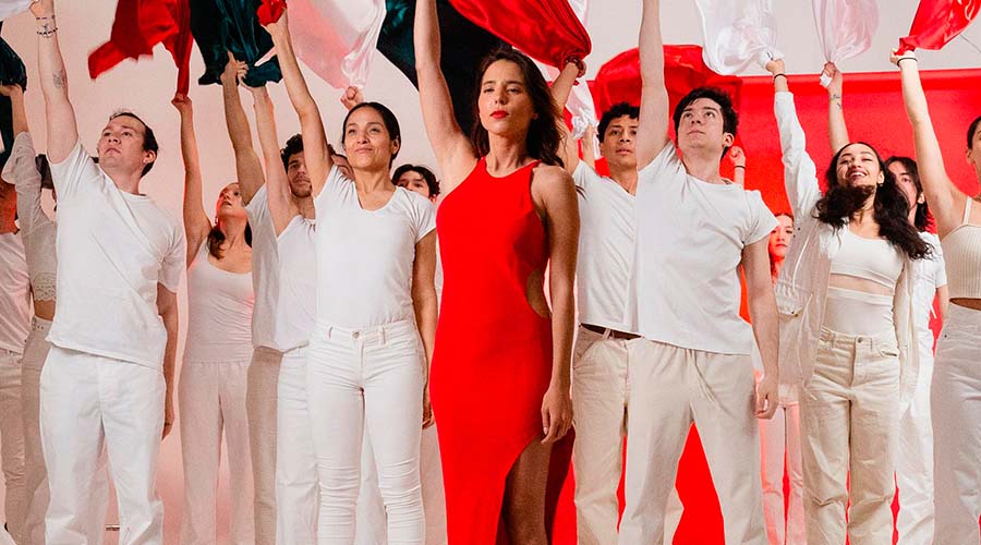 Majo Aguilar presenta "PIEL AZTECA" un poderoso himno