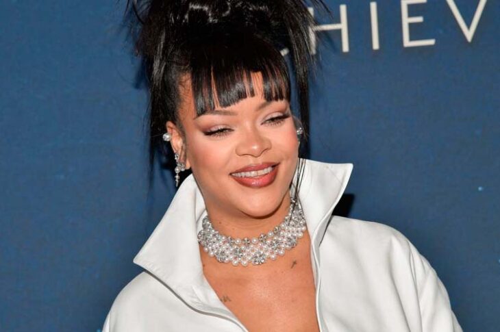 Rihanna desata rumores de compromiso