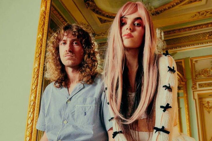 El dúo musical ATZUR presenta su tema "Humble”