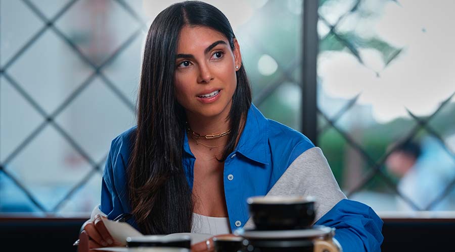 Escucha el nuevo EP íntimo de Liz Grimaldo: "Garabatos"