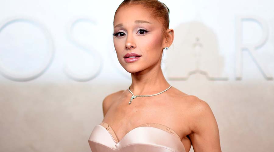 Ariana Grande está de luto tras el fallecimiento de su abuela