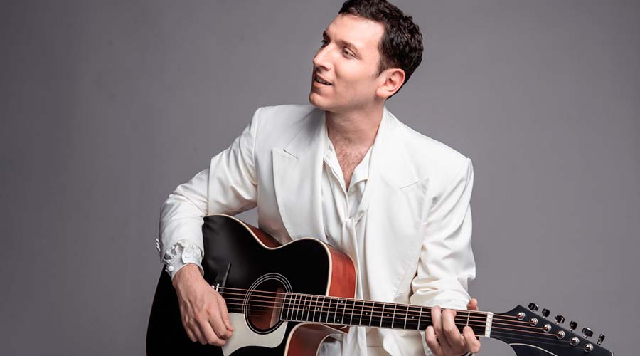 Franno, el doctor que quiere curar con música