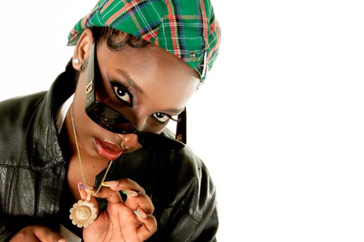 J Noa rinde homenaje a su identidad con el EP LOS 5 GOLPE