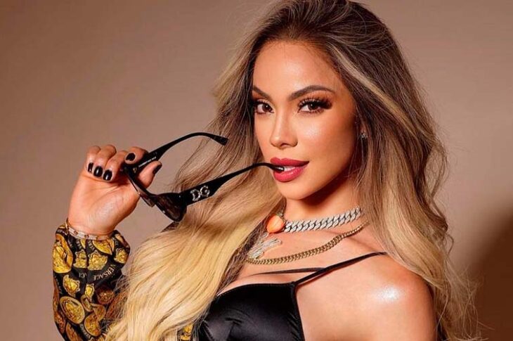 La Materialista presume su pancita de embarazo a semanas de dar a luz