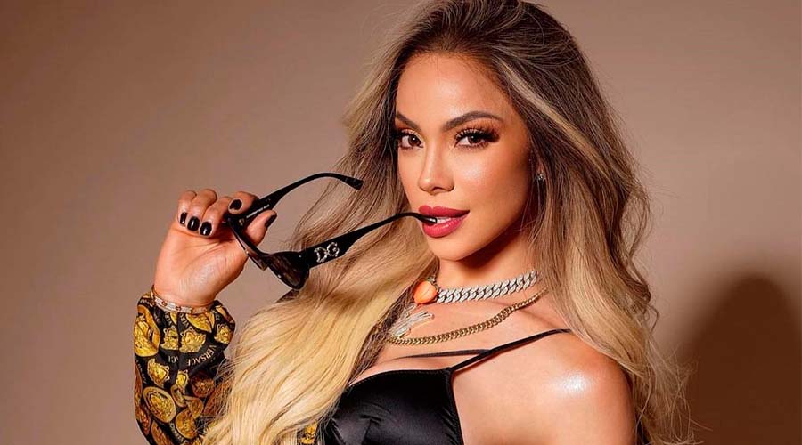 La Materialista presume su pancita de embarazo a semanas de dar a luz