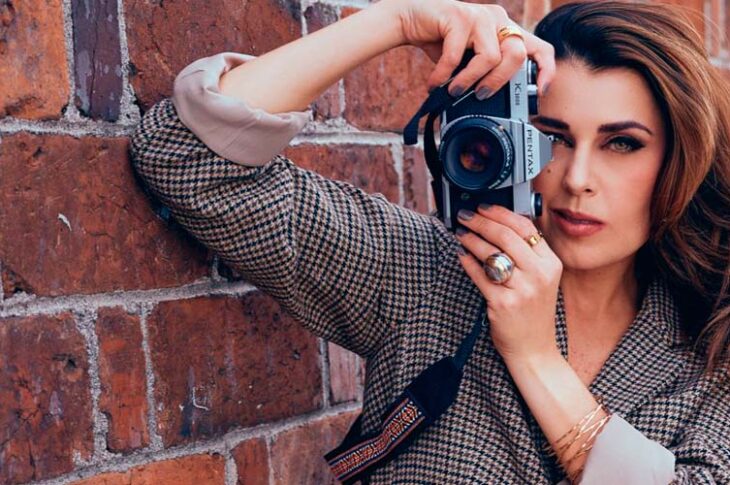 Daniela Maya vuelve a la música con “A besos de mezcal”