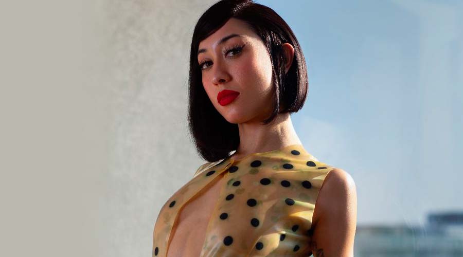 Isabella Lovestory comparte el video de “EUROTRASH”