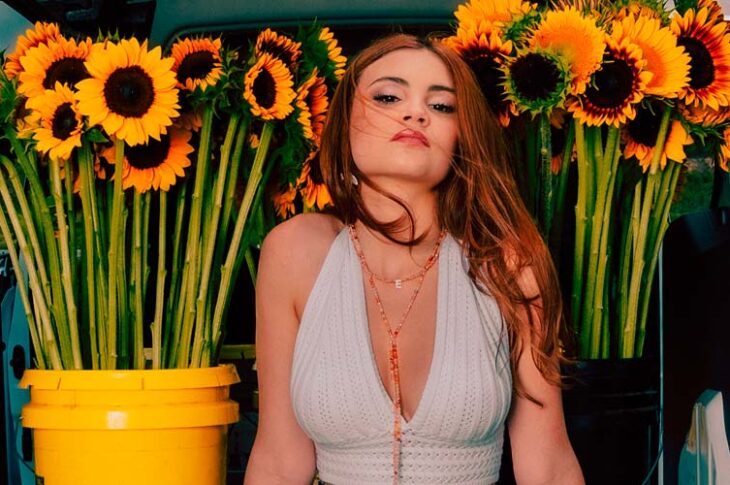 ELENA lanza su emotivo sencillo ¿SERÁ NORMAL?