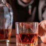 Investigadores descubren por qué no es fácil dejar el alcohol